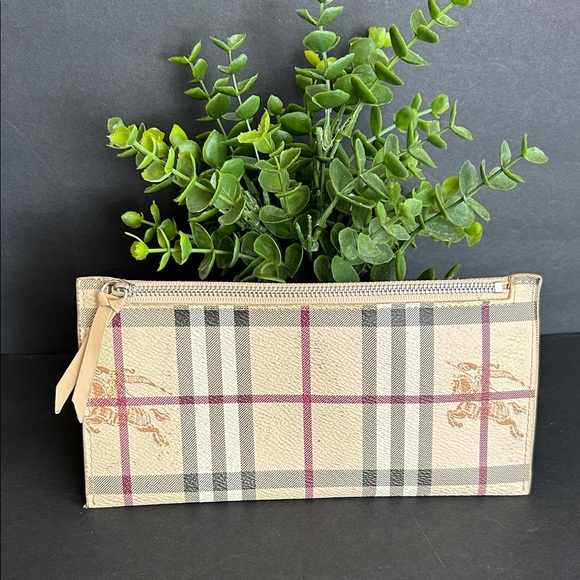 Beautiful Beige Checkered Zip Wallet - Picture 1 of 8